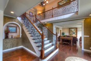 Columns Mansion - Image 4