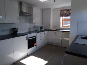 Staycation 3-bedroom home with panoramic views free off road parking - Image 4