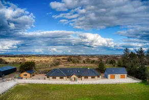 Hart Lodge Luxury home, Hottub Sauna & Games bar - Image 4