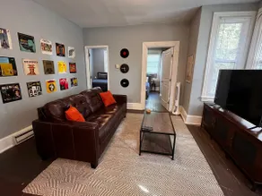Hip 2 bedroom Apt in the city - Image 2