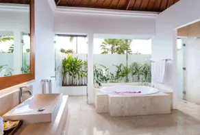 Villa Rubina - Luxury Pool Villa in Batu Belig Next to the Beach! - Image 3