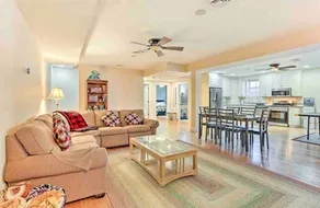 Cheerful 2 Bedroom Basement & Separate Entrance. - Image 2