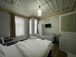 Studio House in Golden Horn - Image 3