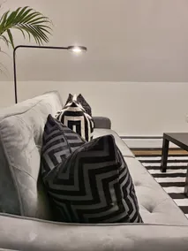Spacious and stylish entire one bedroom apartment. - Image 5