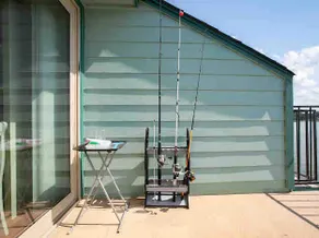 Lovely lakefront 2/2 condo, fish on balcony - Image 5