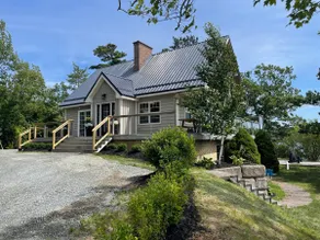Lakefront Cottage on a Peninsula - Image 3