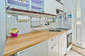 Central Square Apartment Rose - Image 2