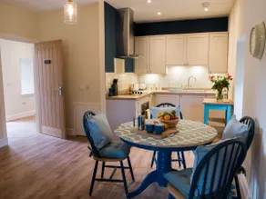 Stunning Edinburgh 1820s stables converted studio - Image 2