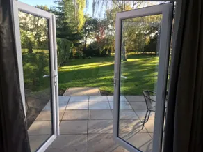 Comfortable & modern. Large garden with Alpacas - Image 3