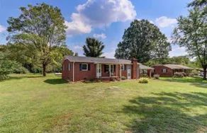 Entire country home on 1 acre! Peaceful area! - Image 2