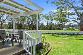Calm Waters Waterfront Cottages @ Sussex Inlet, No. 5 Garden View - Image 3