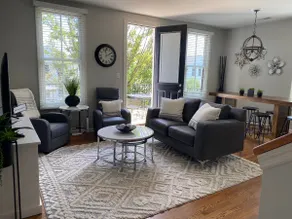 Beautiful Condo in New Town St. Charles - Image 3
