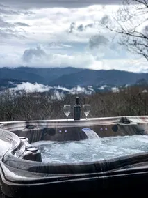 ★Spyglass Overlook Chalet★ Modern|Sunrise|Hot Tub - Image 4