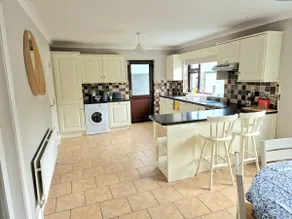 Spacious 3 bedroom Home in Galway City - Image 4