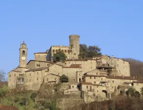 Beautiful rustic Tuscan villa overlooking the medieval village of Bagnone - Image 5