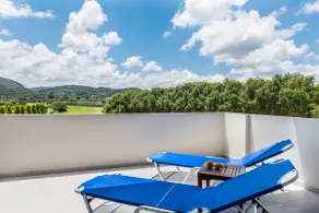 Niovi Seaside Suites - Image 4
