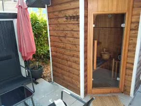 Jacuzzi, sauna included, air-conditioned city accommodation - Image 4