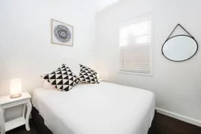 Sleep 8:King,2 queen,1 dbl, 4 bdrm, 5 min to town - Image 4