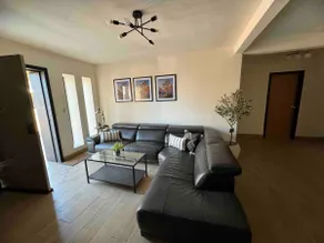 House with 4 bedrooms - Image 2
