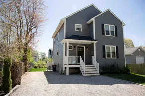 Spacious Bonnet Home Central to Narragansett Beaches and Newport - Image 3