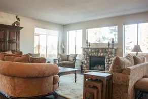 Light-Filled 5BR, Great location! - Image 2