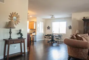 Light-Filled 5BR, Great location! - Image 3