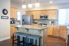 Light-Filled 5BR, Great location! - Image 4