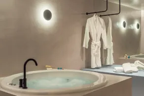 Venus A2 Deluxe Suite - Image 2