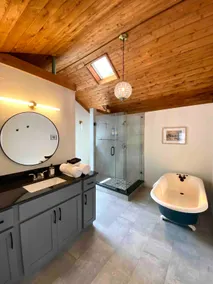 2bed/2bath - Steps to Coffee, BBQ, Tex-Mex - Image 3