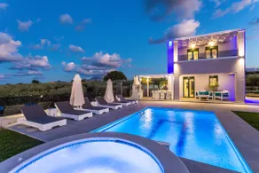 Villa Anna Maria! piscina privata, jacuzzi, ping pong, 5 'di spiaggia sabbiosa e negozi! - Image 2