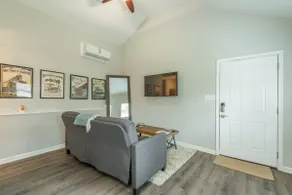 New Studio! Foam Bed, Hot Tub, Close to Downtown! - Image 3