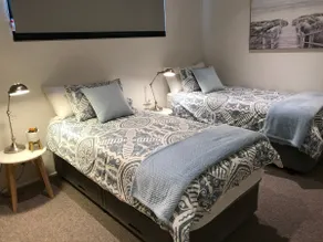 Hitchcock Haven Apartment - Image 5