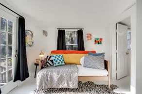Shangri-La @ Rowland: Eclectic and Stylish Cottage - Image 2
