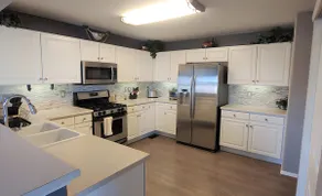Comfy Home with Private Rear View & Fiber Internet - Image 3