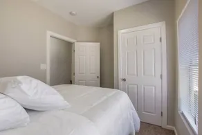 Free parking and Coffee | Smart Tv | Fast Wi-Fi - Image 5