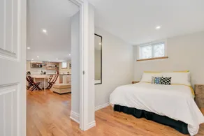 Central & Clean 2bdrm Apartment with Parking for 2 - Image 5