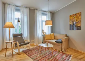 Chic apartment in the castle district - Image 2