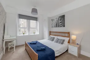 Westend Glasgow Apartment - Image 4