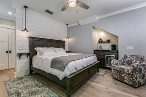 *1 min walk to DT Mt. Dora! King Bed! 5 star! - Image 3