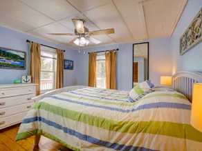 Convenient location- Lobster included! - Image 3