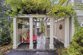 Historic Village Carriage House Walk to Downtown - Image 4