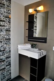 Charming renovation, 1968 home, south of the island - Image 4