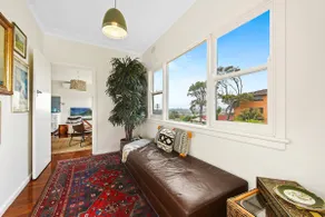 Retro Cottage Flynns Beach - Image 2