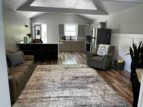 Beautiful newly updated apartment in Fairton. - Image 5