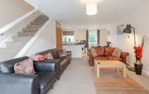 Awesome 3 bed with parking & WIFI, town 5 min walk - Image 2