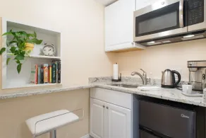 Washer+Dryer+Parking!*Private suite*Cul de sac* - Image 5