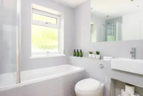 2 bed house close to Town Centre - Image 5