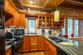 Anam Cara Cabin: Magical retreat on idyllic lake. - Image 3