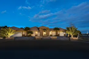 Licensed Luxury Estate with Amazing Strip Views! - Image 5