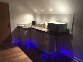 Stylish one bedroom loft style Apartment - Image 3